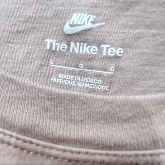 NIKE Essential Cropped Swoosh Tee Size Large - Picture 7 of 11